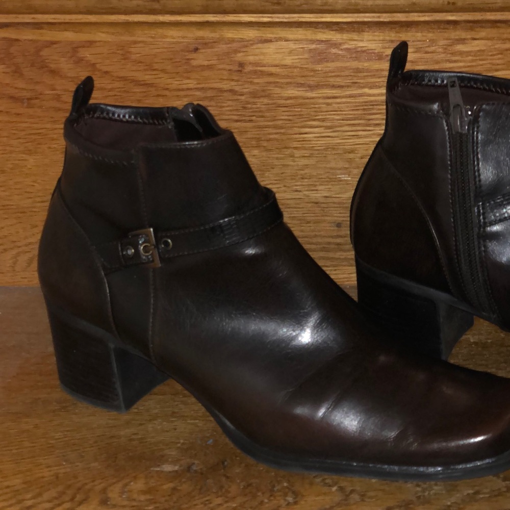 Ankle boots zip brown